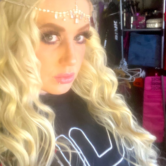 Meet your Posher, Ashlyn - Picture 1 of 3